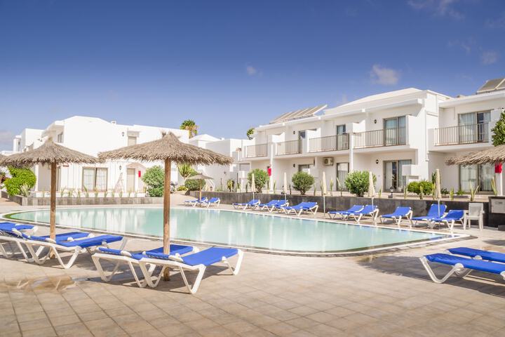 Hotel Pool