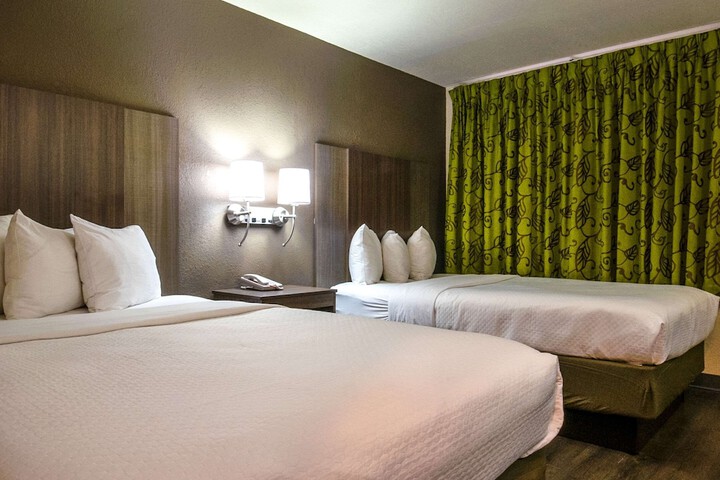 2 Double Beds (8 of 11)