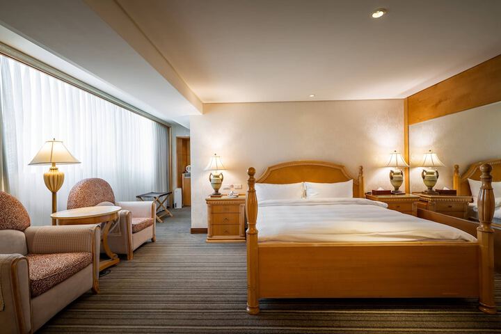 Room 106 of 164