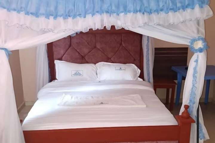 Room 12 of 36