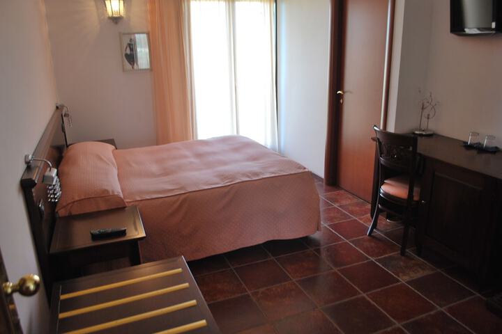 Room 13 of 31