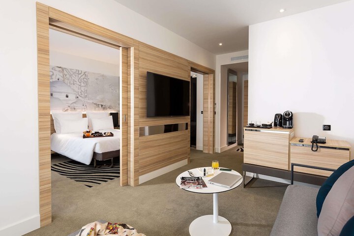 Room 49 of 315
