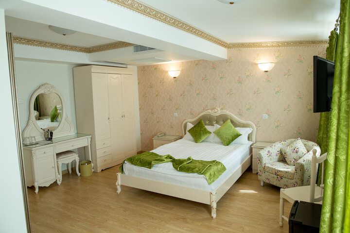 Room 6 of 38