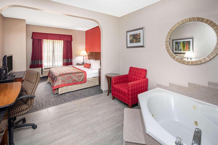 1 King Bed (9 of 11)
