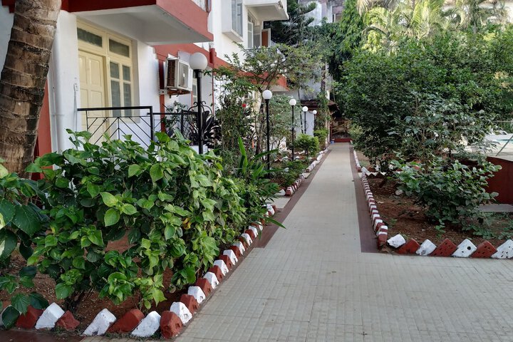 Hotel Exterior 68 of 72