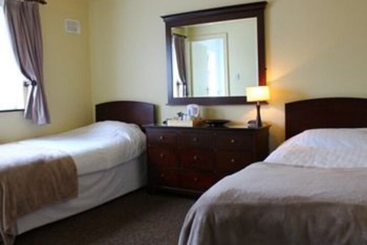 Room 6 of 16