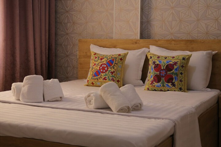 Room 25 of 102