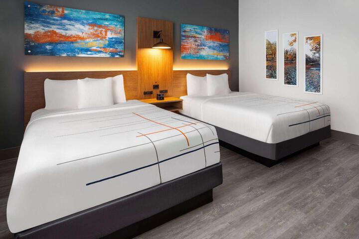 2 Queen Beds (4 of 5)