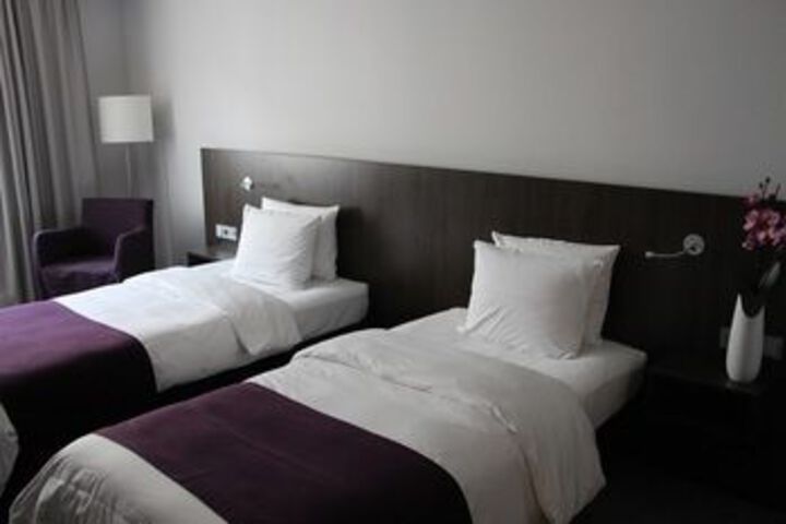 Room 44 of 120