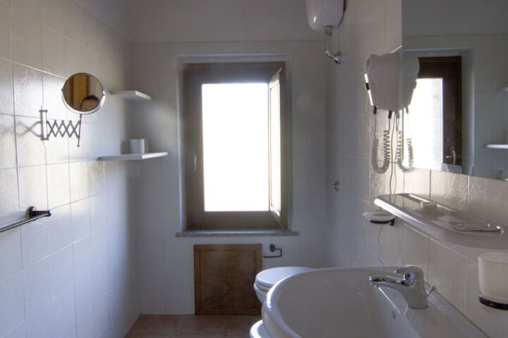 Room 13 of 34