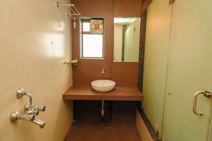 Room 10 of 11