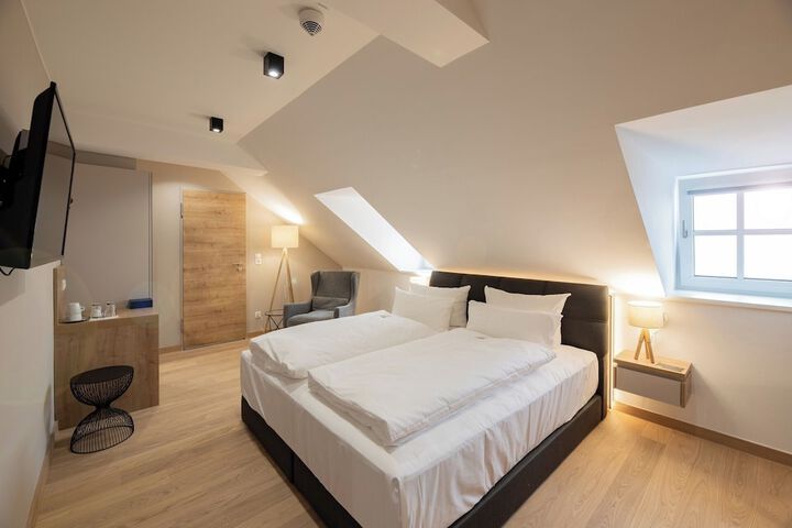 Room 16 of 48