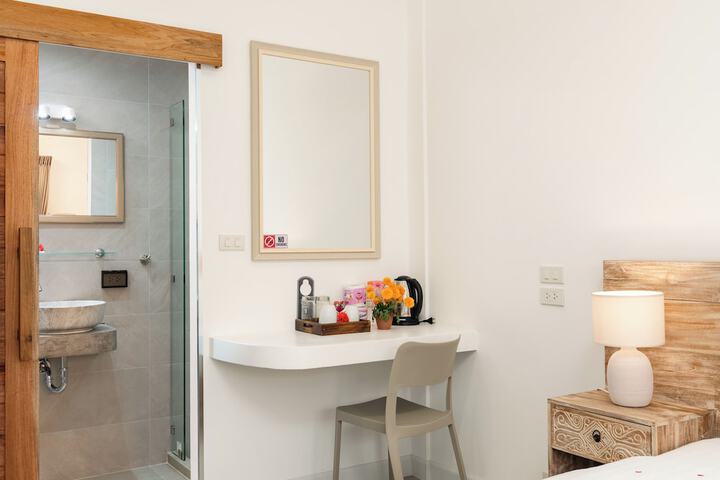 Room 7 of 28