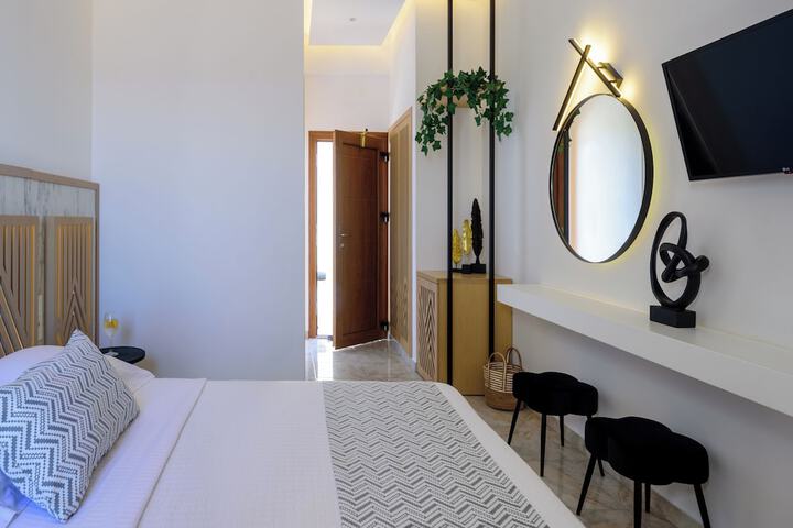 Room 33 of 91