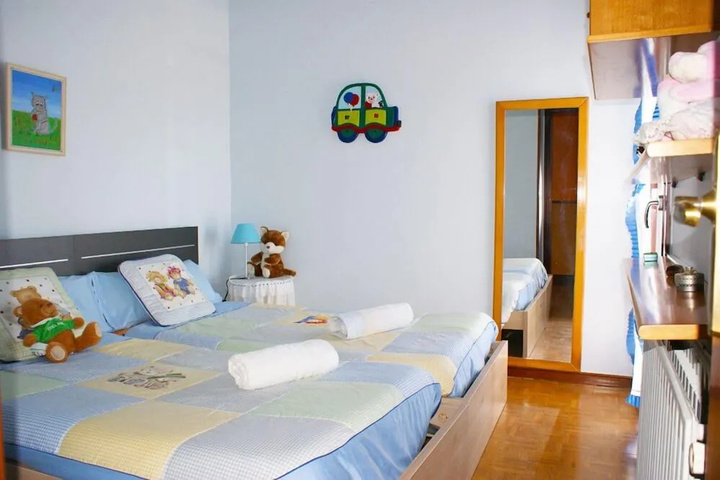 Room 3 of 8