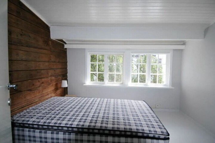 Room 4 of 10