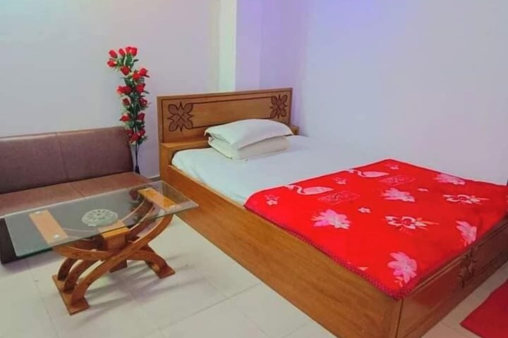 Room 8 of 12