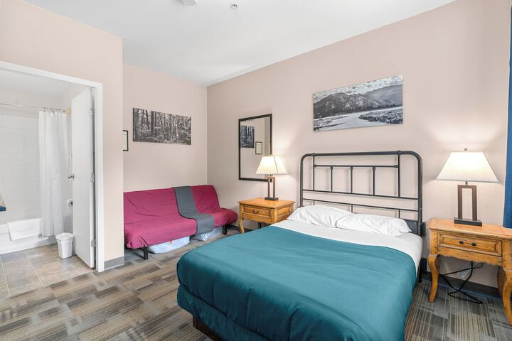 Room 12 of 83
