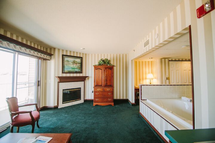 1 King Bed (10 of 11)