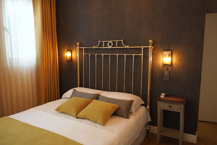 Room 3 of 20
