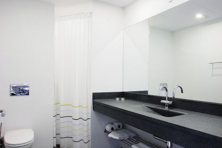 Room 40 of 73