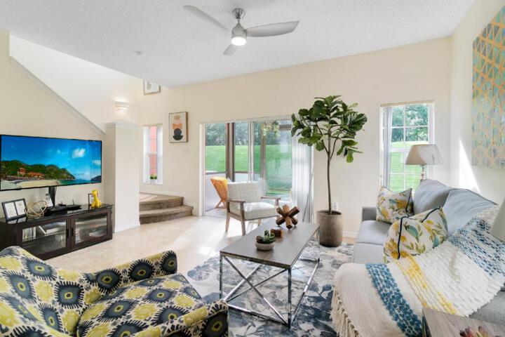 Minutes to Disney Boutique 3BR 2.5 Bath Coastal TH in Citrus Ridge, FL