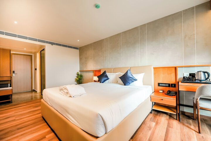 Room 8 of 32