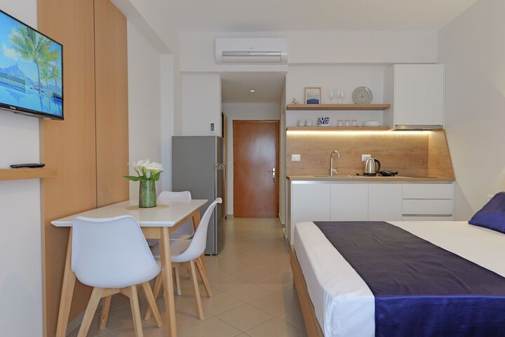Room 4 of 52