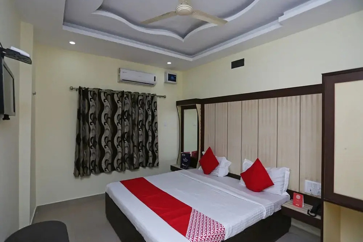 Room 5 of 12