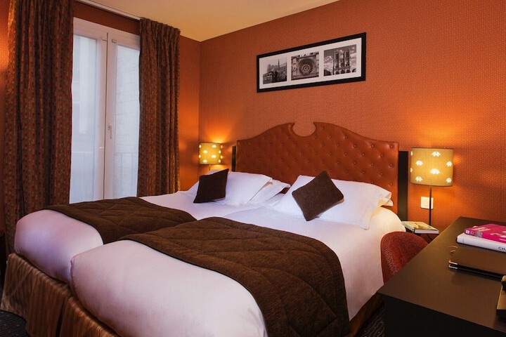Room 10 of 29