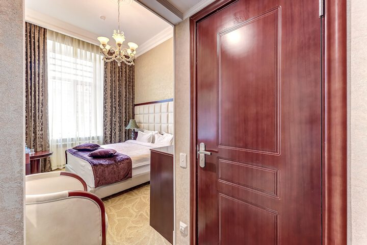 Room 28 of 96
