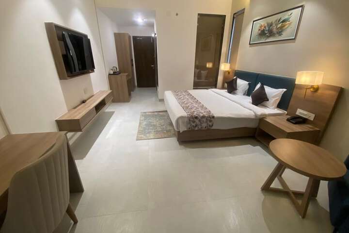 Room 5 of 20