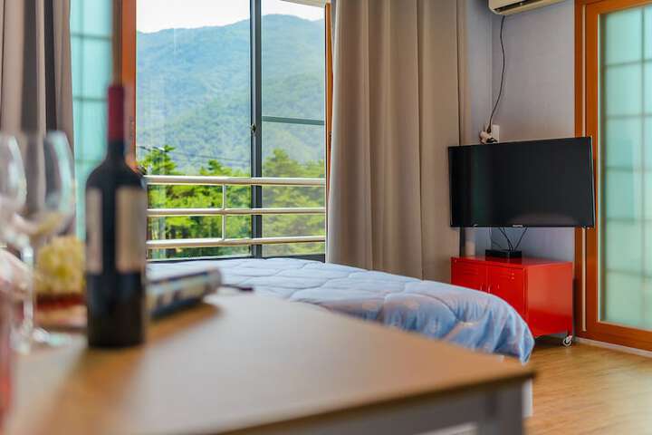 Room 25 of 102