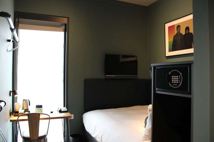 Room 27 of 112