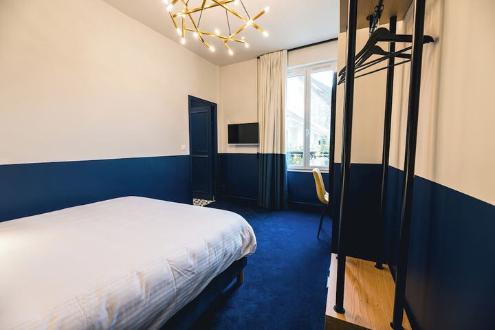 Room 12 of 32