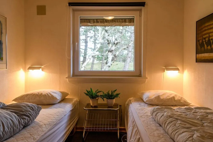 Room 2 of 16