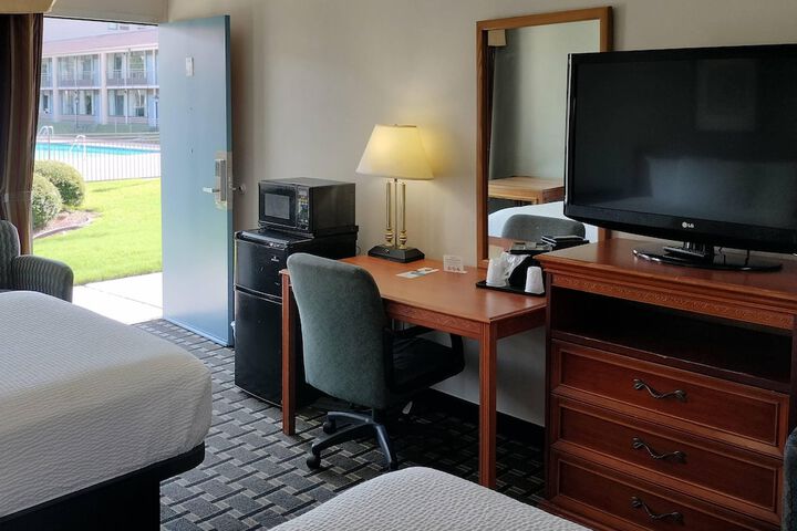 Room 121 of 190