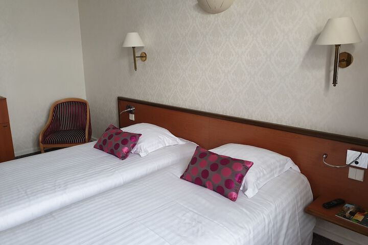 Room 22 of 42