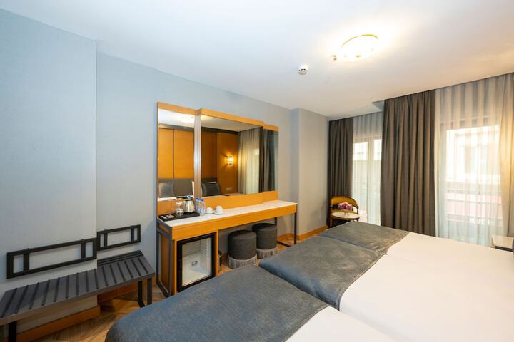 Room 48 of 144