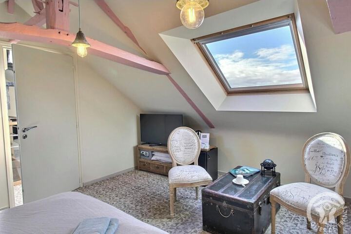 Room 16 of 40