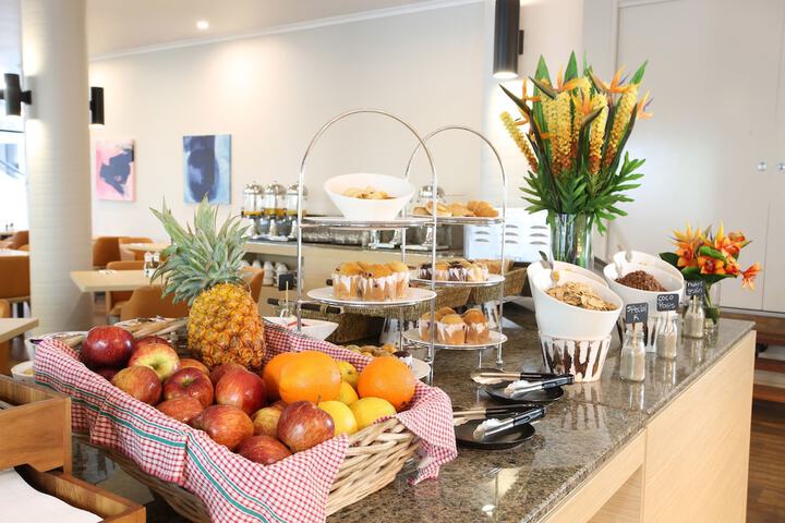 Breakfast/Coffee Service 86 of 126