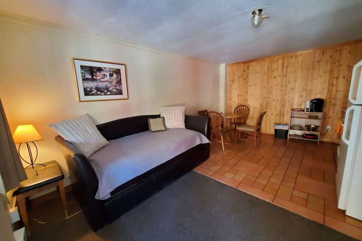 Room 8 of 17
