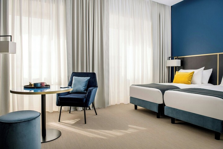 Room 16 of 105