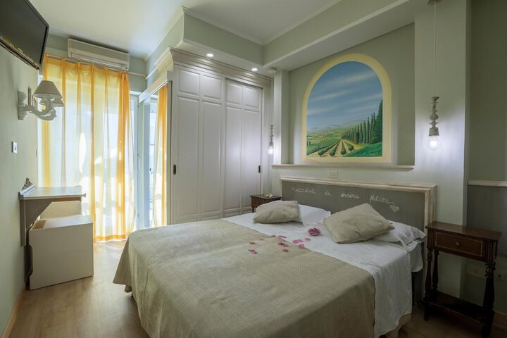 Room 27 of 62