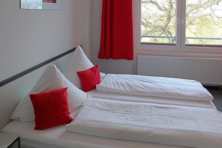 Room 12 of 37