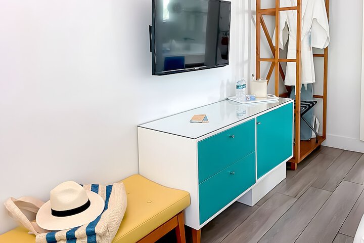 Room 13 of 76