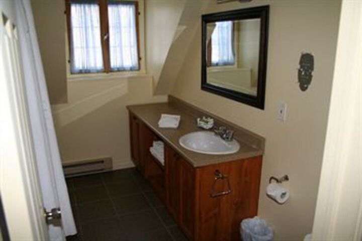 Room 6 of 75