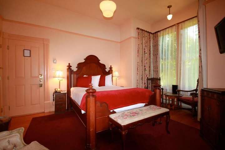 Room 15 of 60
