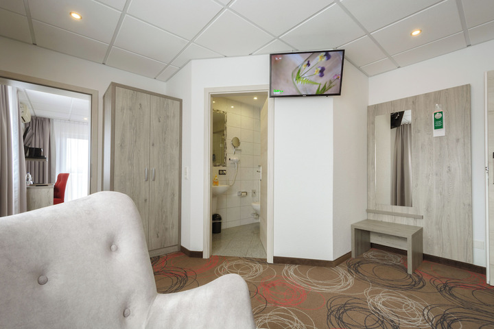 Room 15 of 48