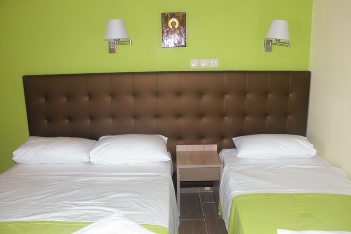 Room 3 of 32